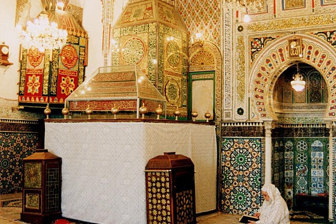 Sightseeing Tour in Fez - Must-Visit Stops: Tanneries, Water Clock, Mausoleum, University, Woodworking Museum