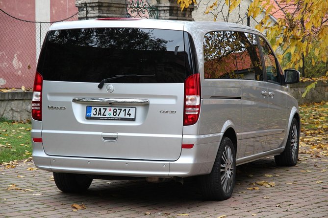 Sightseeing Transfers From Vienna to Salzburg With a 4-Hours Stop in Hallstatt - Common Questions