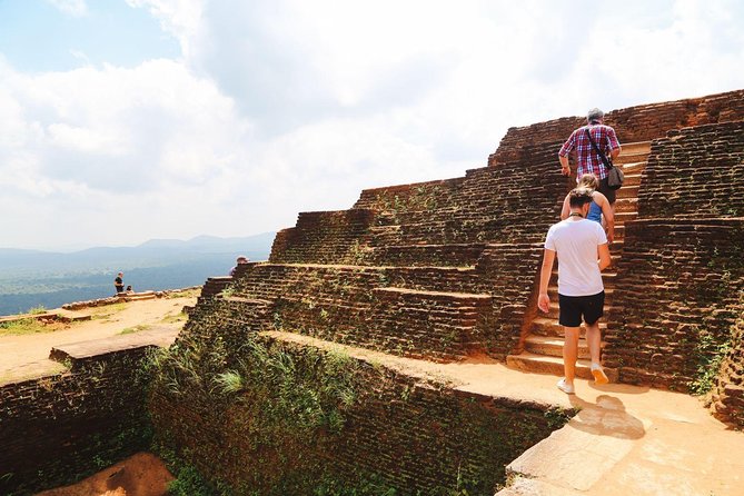 Sigiriya and Dambulla Day Tour From Kalutara / Wadduwa (All Inclusive) - Meeting and Pickup