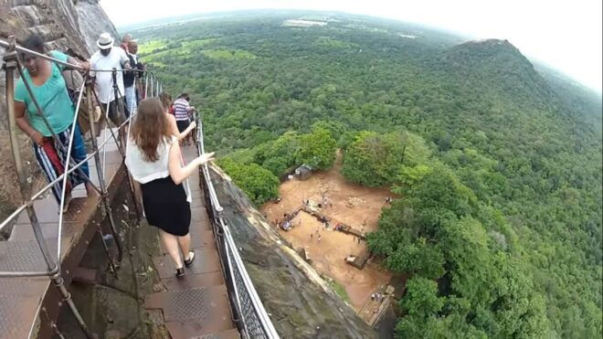 Sigiriya: Rock Fortress Guided Walking Tour - Admiring the Frescoes and Lions Head