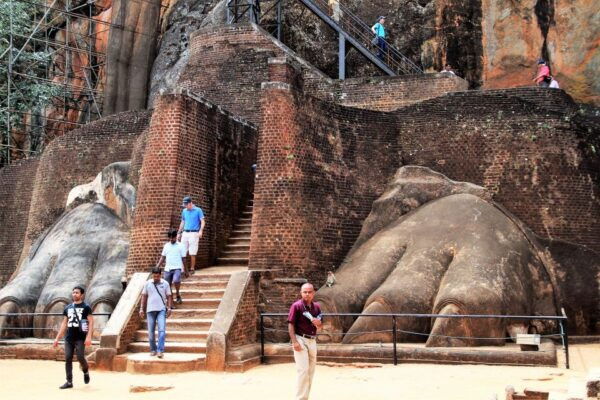 Sigiriya: Rock Fortress Guided Walking Tour - Meeting the Guide and Potential Difficulties