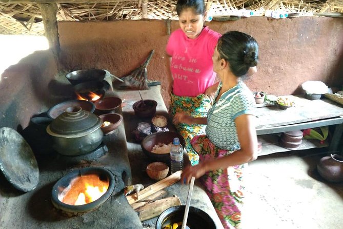 Sigiriya, Traditional Lunch and Cave Temple Private Day Tour All Inclusive - Sigiriya Craft Village Visit