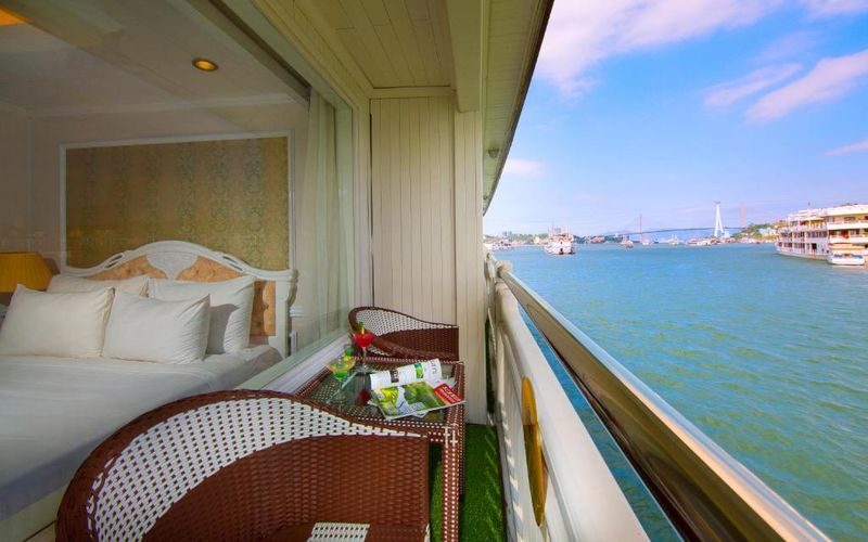 Signature 2D1N Cruise: Ha Long Bay & Bai Tu Long Tour - Day two: a cave, steps, and the return cruise