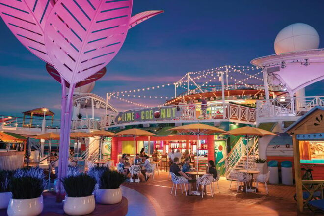 SIGNATURE: BLOW UP EMOTION WITH BAR PARTY ON THE SEA & MORE - Exciting Activities Await