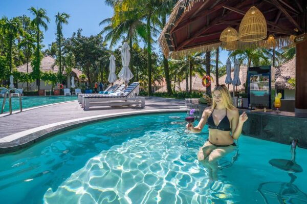 SIGNATURE: BLOW UP EMOTION WITH BAR PARTY ON THE SEA & MORE - Tips for a Great Day