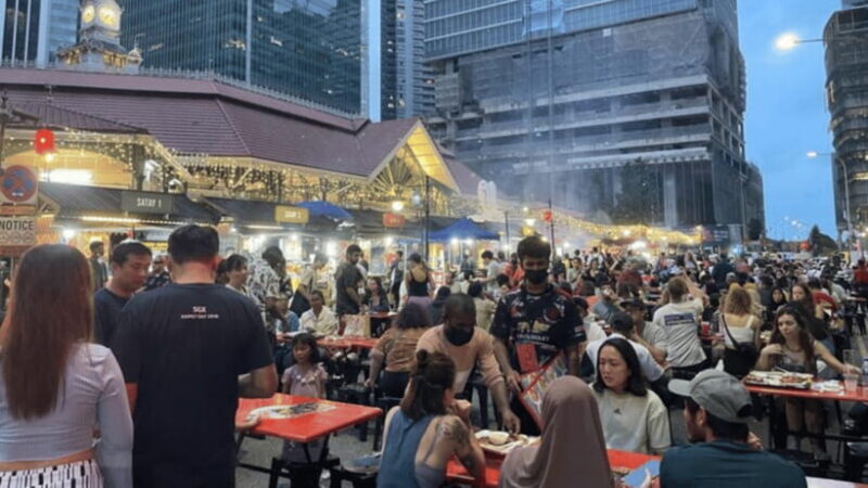 Signature Night Tour: Walk Through Marina with Food Tastings - Exploring Singapore’s Night Scene: A Walk Through Marina with Food Tastings