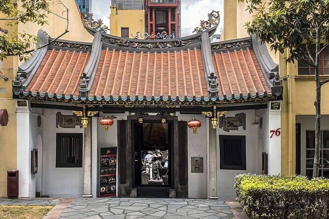 Signature Urban Night Tour: Sunset Street Food in Singapore - The Experience: A Nighttime Walk Through Singapore’s Cultural Heart