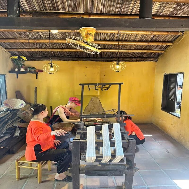 Silk Weaving Discovery In Hoi An Silk Village - How the Two-Hour Visit Unfolds