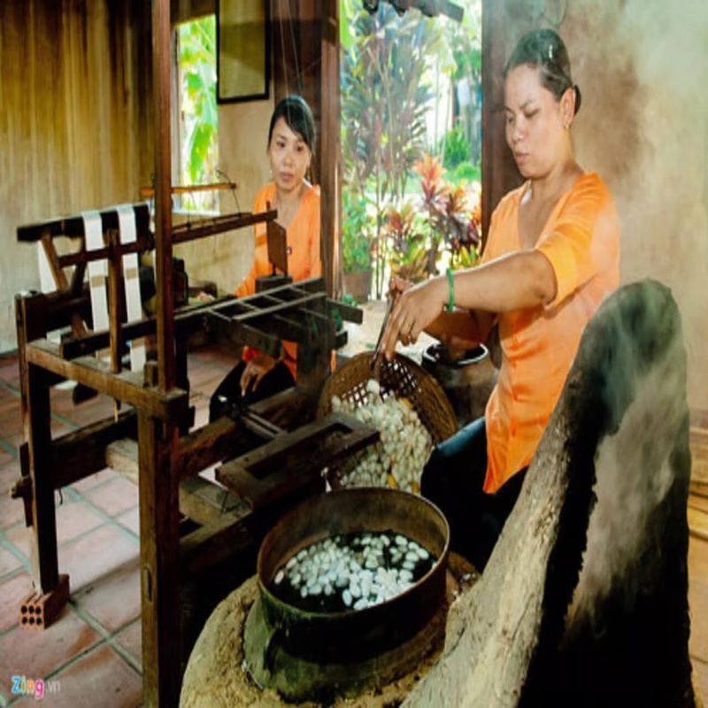 Silk Weaving Discovery In Hoi An Silk Village - Choosing a Package and Judging the Price