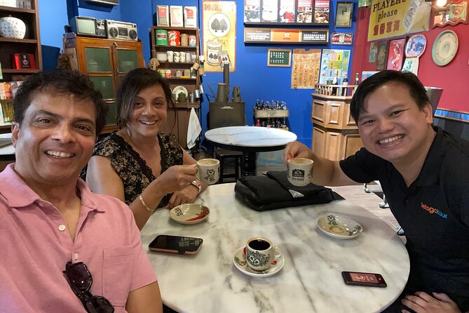 Singapore: Chinatown Hawker Food Tasting Tour - Knowledgeable and Engaging Tour Guides