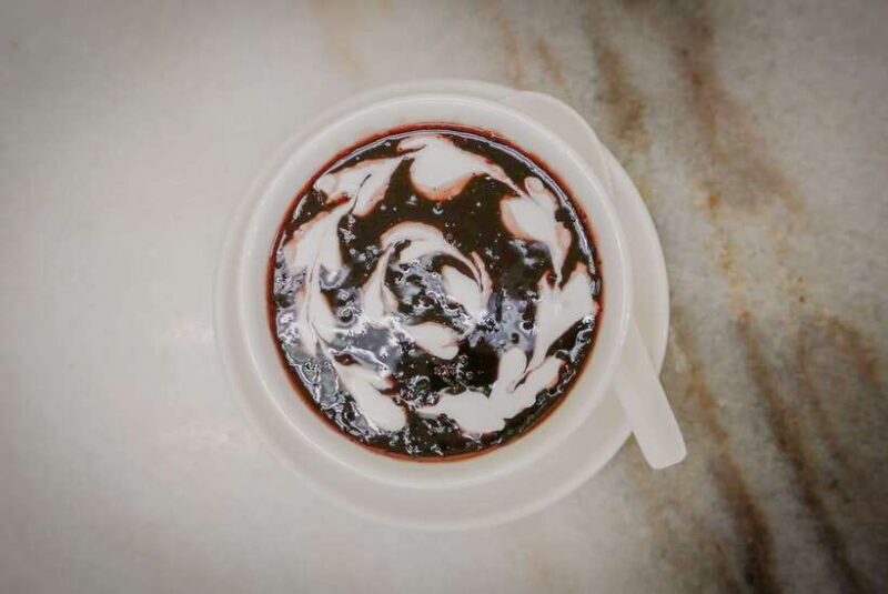 Singapore: Foodie Experience Guided Tour with 5 Tastings - The Value of the Tour