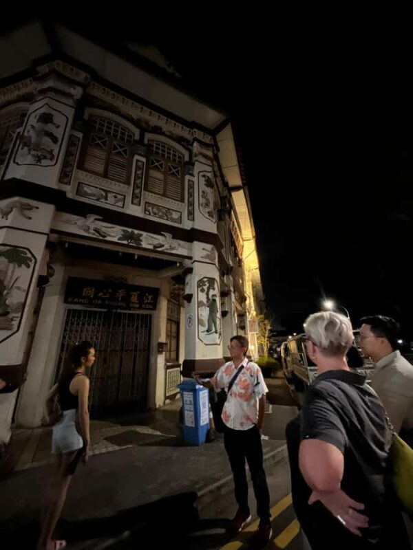 Singapore: Geylang Night Food & Walking Tour - The guided walk: uncovering hidden gems