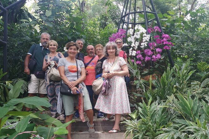 Singapore : Highlights and Hidden Gems Walking Tour With A Guide - Starting Point and Logistics