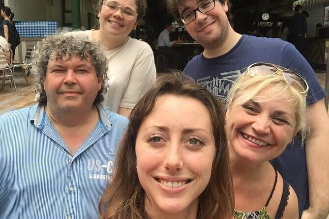 Singapore : Highlights and Hidden Gems Walking Tour With A Guide - Authentic Insights from Past Travelers