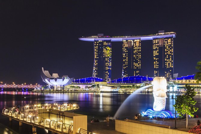 Singapore Night Tour With a Local: Private & 100% Personalized - Local Hawker Centre and Live Music Experience