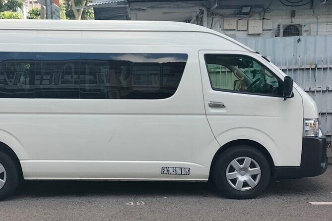 Singapore Private Transport Minibus 13 Seater - Meeting Points and Accessibility