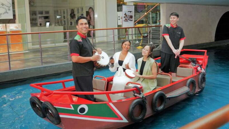 Singapore: Sampan Boat Ride Ticket at the Marina Bay Sands - The Sum Up