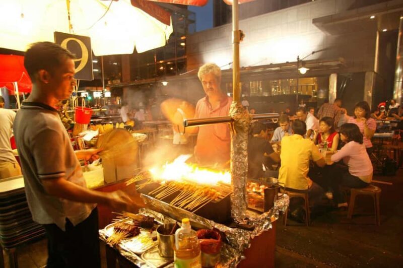 Singapore: Sunset Bike Tour with Hawker Food Experience - Practical Details and Comfort