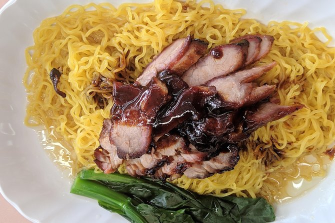 Singapores Chinatown "Off The Beaten Track" Foodie Tour - Local Herbs and Spices at Wet Market