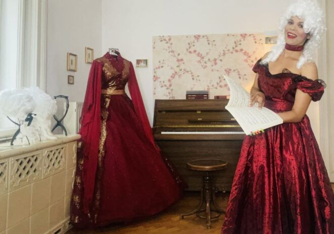 Singing Mozart, in Mozart Costume - Inclusions