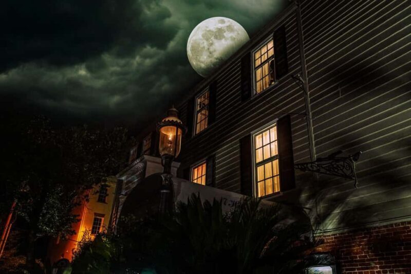 Sinister Sins & Shadows: A Savannah Ghost Tour - Exploring Sinister Sins & Shadows: A Savannah Ghost Tour