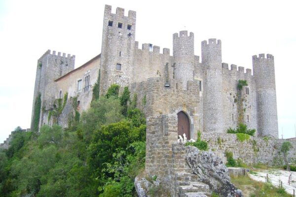 Sintra, Óbidos, Nazaré, Fátima, and Tomar: Motorhome Tour - Motorhome Features