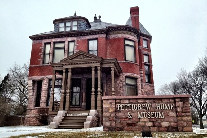 Sioux Falls Scavenger Hunt: Rock and Roll Through Sioux Falls - App-Led Adventure