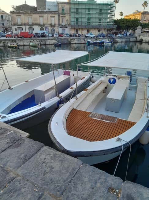 Siracusa: 2h ortigia+grotte marine+frutta+prosecco+snorkelin - The Itinerary in Detail