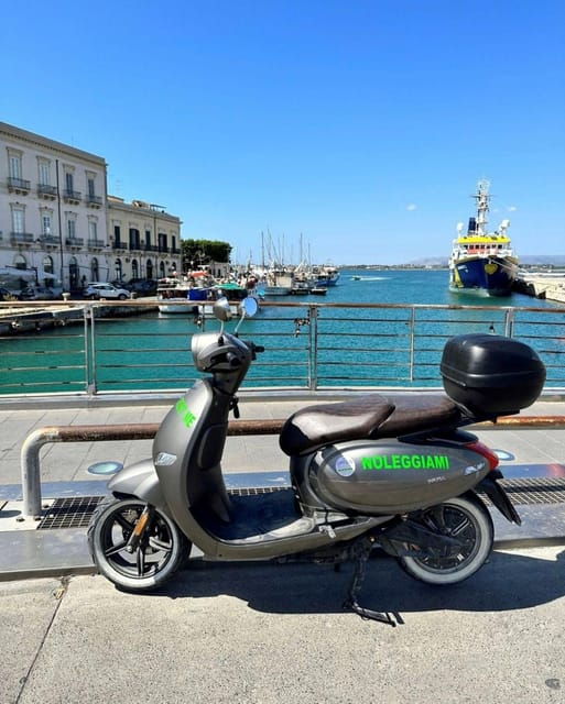 Siracusa E-Scooter 125CC Rental Service - Included Amenities