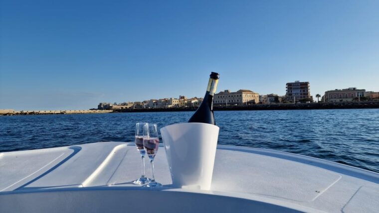 Siracusa: Ortigia & Sea Caves Boat Tour With Sunset Apertif - The Enchantment of Ortigia Island