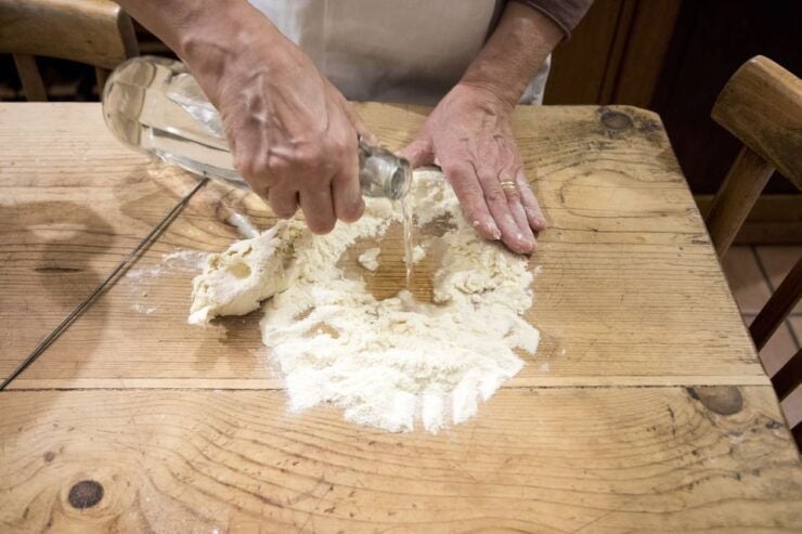 Siracusa: Small Group Pasta and Tiramisu Class - Experience Italian Cuisine Together