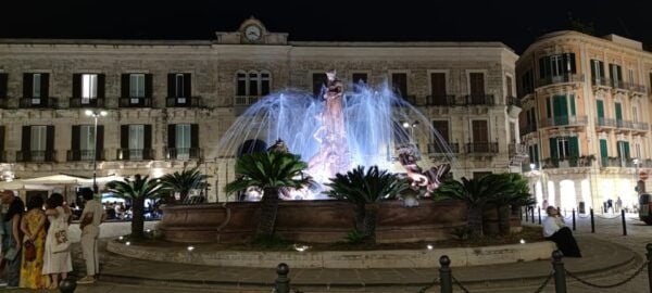 Siracusa Tour: Ortigia by Night in English - Key Attractions in Ortigia