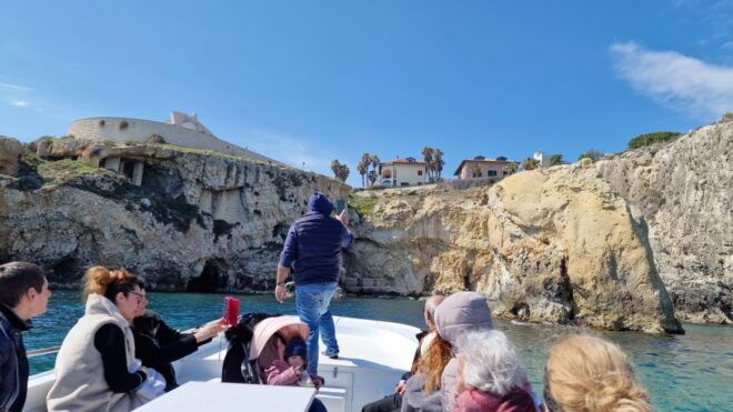 Siracusa:Boat Excursion of Ortigia and Sea Caves + Swim Stop - Inclusions