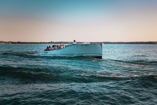 Sirmione: 25 Minute Boat Cruise Around the Peninsula - Selecting Participants and Date