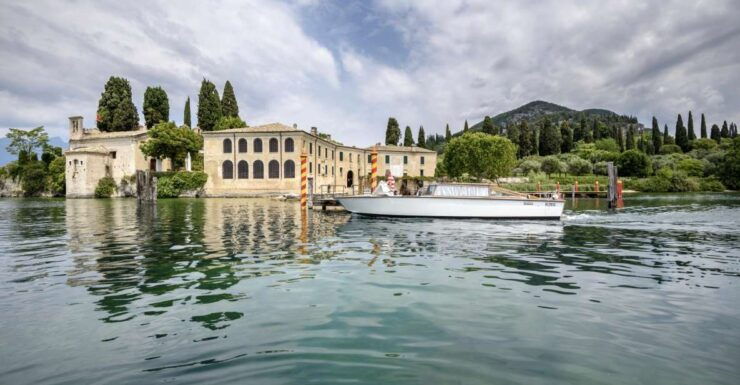 Sirmione and Isola Del Garda Typical Venetian Speedboat Trip - Good To Know