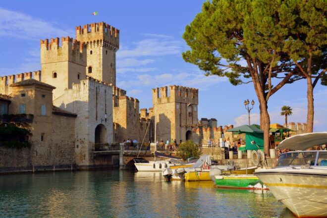 Sirmione: Walking and Speedboat Tour - Experience Description