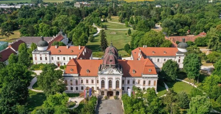 Sissy Palace Tour - Optional Hungarian Horse Show and Lunch - Key Points
