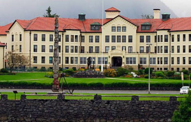 Sitka: Totem Poles, Raptor Centre, & Fortress of Bears Tour - Group Size and Highlights