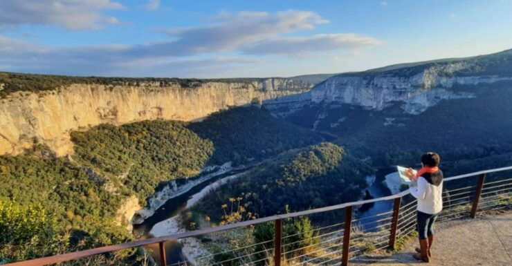 Six-Day Training Program: to Look at Yourself and the World. - Day 1: Introspection and Self-Reflection