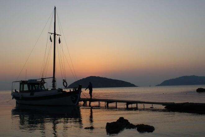Skiathos: Boat Cruise With Dinner & Sunset Viewing - Essential Information for Guests