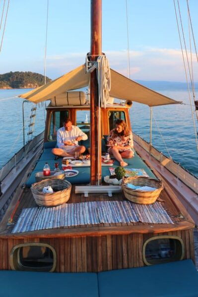 Skiathos: Boat Cruise With Dinner & Sunset Viewing - Customer Feedback and Ratings