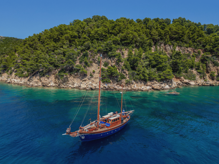 Skiathos: Wooden Sailboat Full- or Half-Day Trip With Meal - Experience and Itinerary
