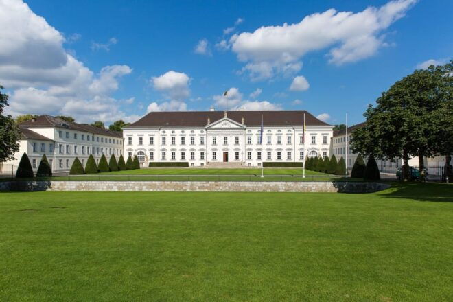 Skip-the-line Charlottenburg Palace and Gardens Private Tour - Included Features
