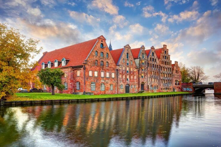 Skip-the-line European Hanseatic Museum & Old Town Tour - Full Description
