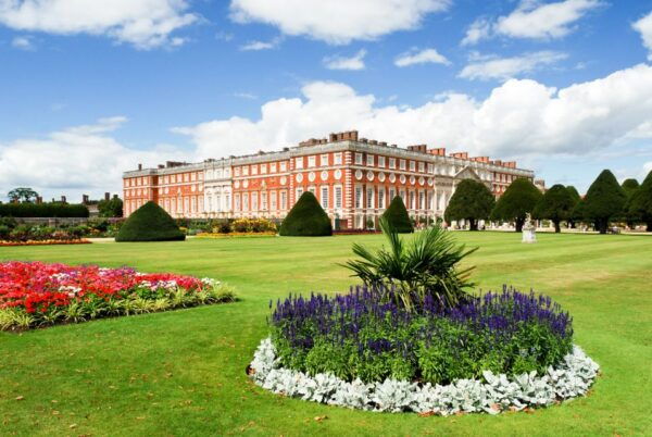 Skip-The-Line Hampton Court Palace From London by Car - Stunning Gardens