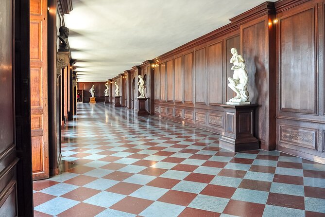 Skip-The-Line Hampton Court Palace From London by Car - Avoiding Crowds and Long Wait Times