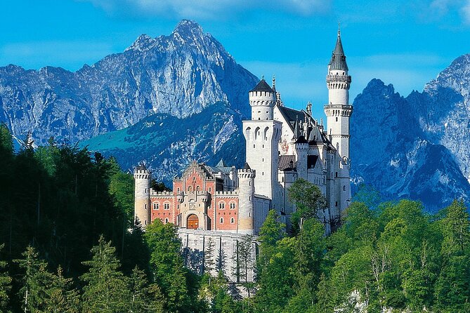 Skip the Line NEUSCHWANSTEIN and Mt. Zugspitze Private Deluxe Tour - Meeting and Pickup