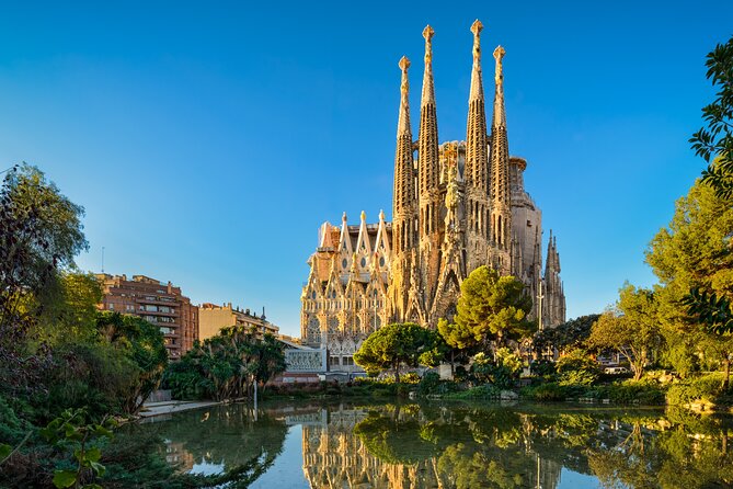 Skip-the-line Park Güell & Sagrada Familia Private Tour - End Point and Important Information
