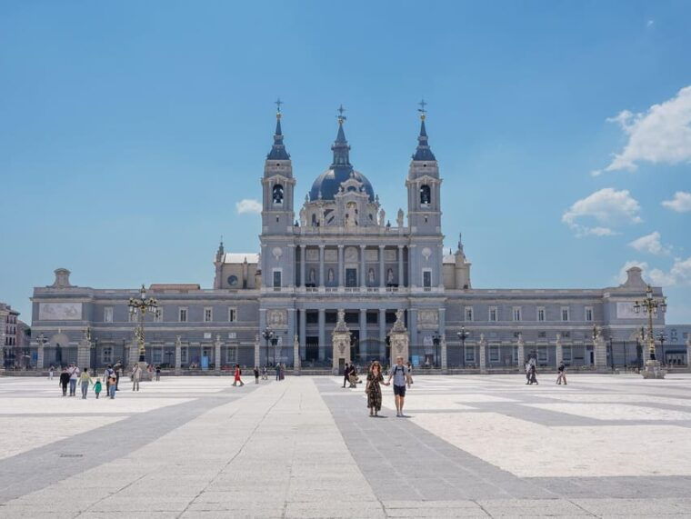 Skip the Line Royal Palace + Prado Museum - Photography and Filming Policies