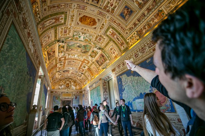Skip-the-line Sistine Chapel St Peter Basilica & Vatican Highlights Guided Tour - Lowdown on Key Statues and Art